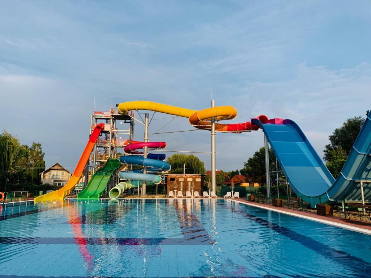 Barack Thermal & Natura Apartments Tiszakecske Bagian luar foto