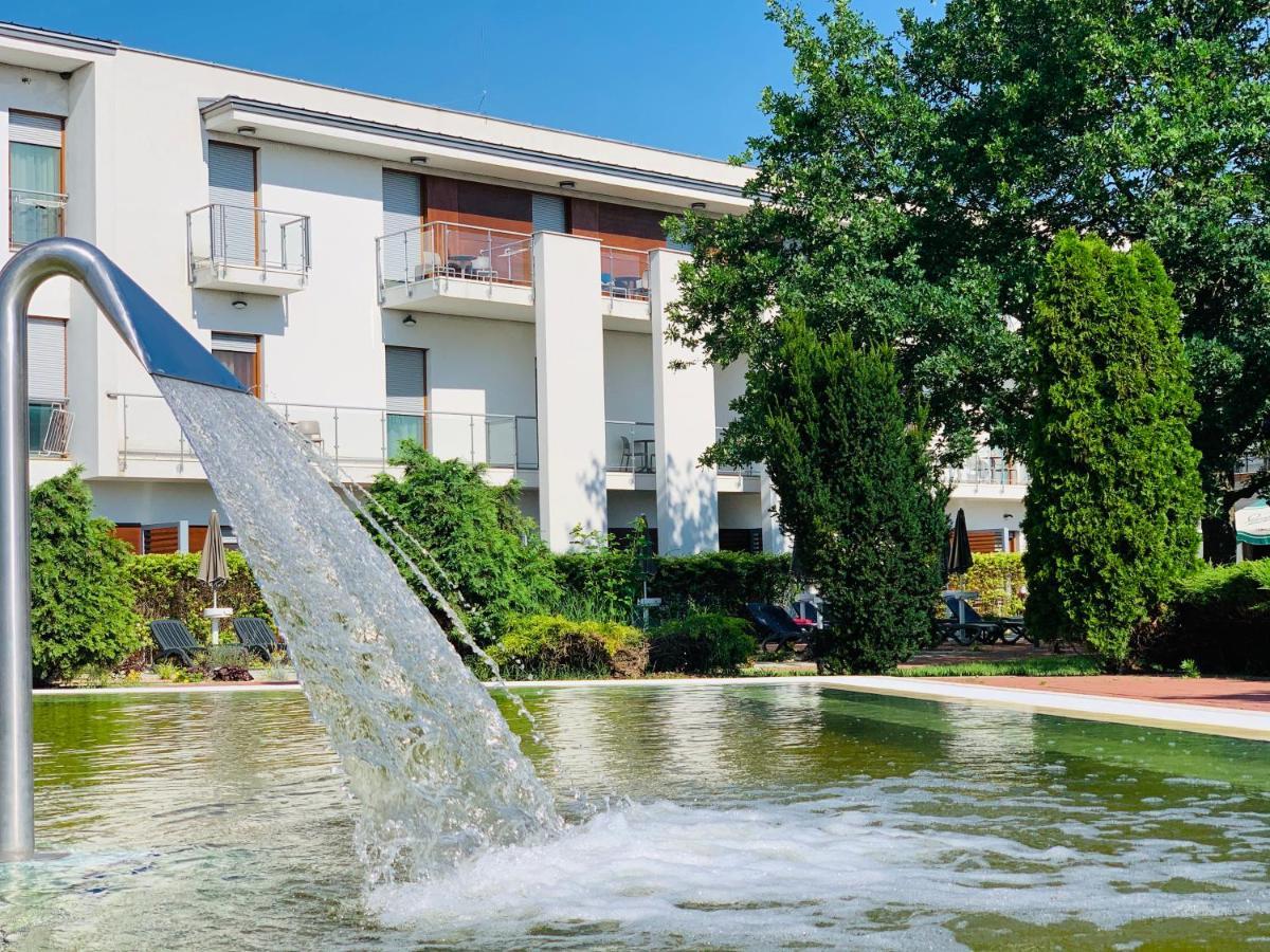 Barack Thermal & Natura Apartments Tiszakecske Bagian luar foto
