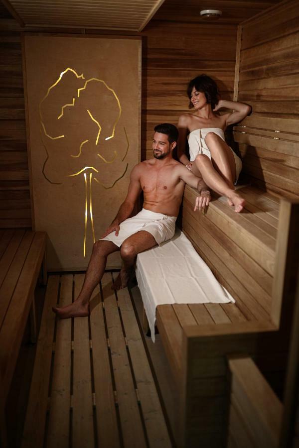 Barack Thermal & Natura Apartments Tiszakecske Bagian luar foto