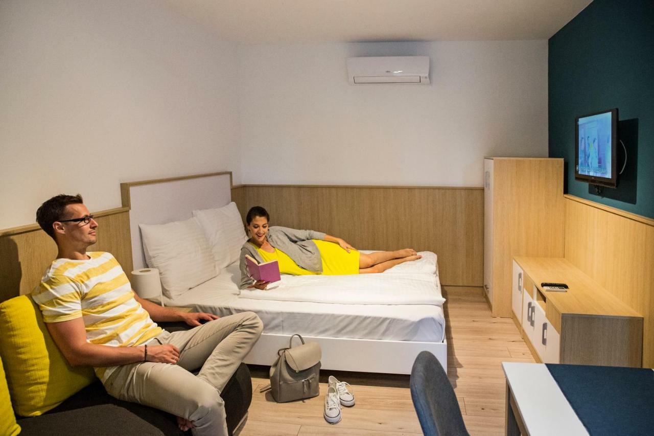 Barack Thermal & Natura Apartments Tiszakecske Bagian luar foto