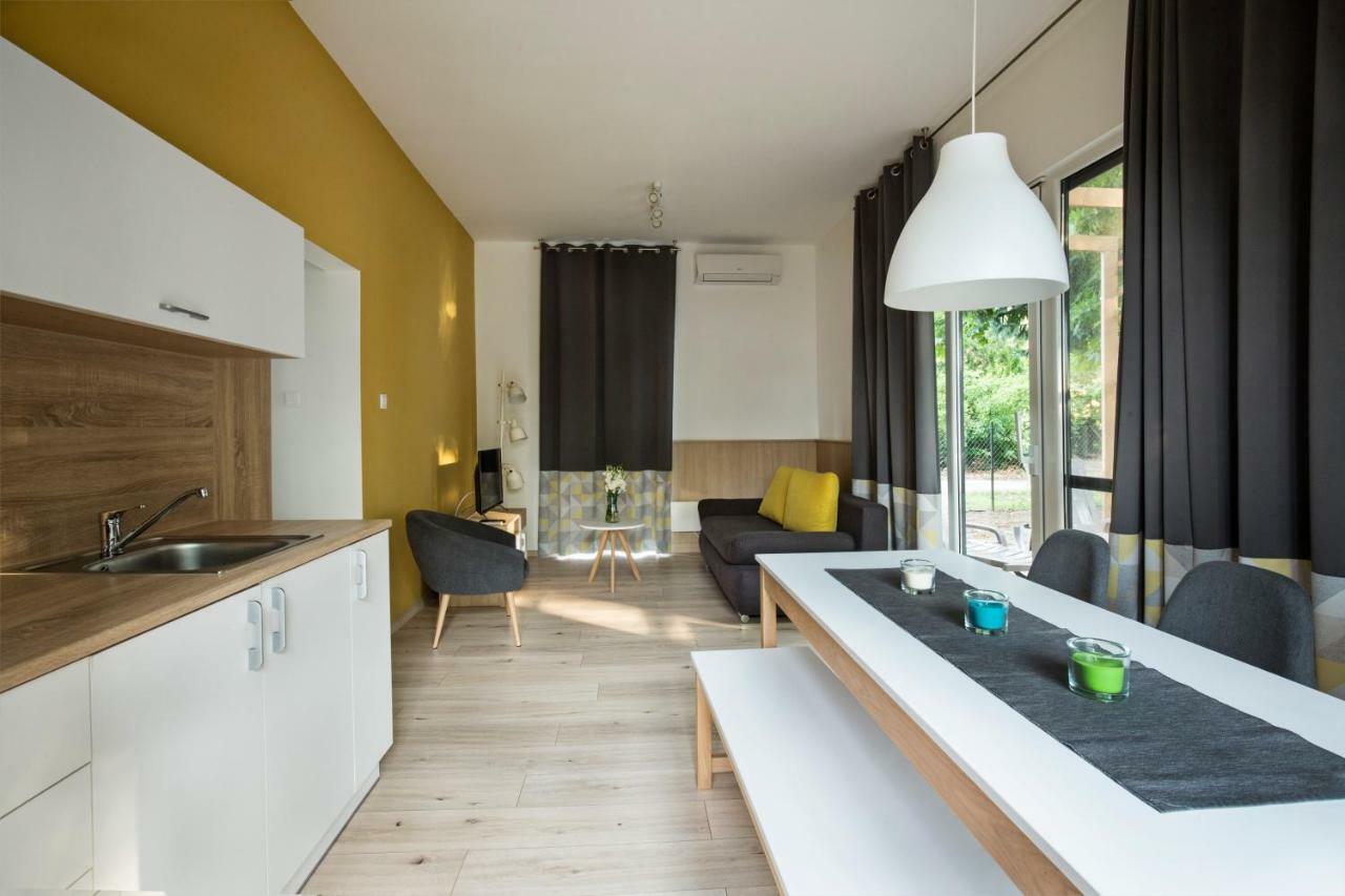Barack Thermal & Natura Apartments Tiszakecske Bagian luar foto